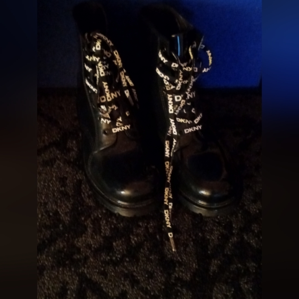 DKNY Black Boots with Logo Laces high glossy - Picture 6 of 7